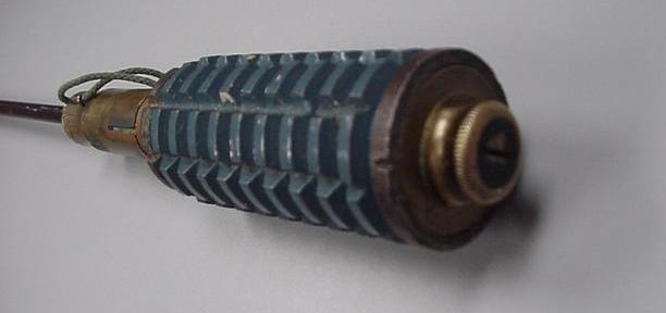 gren3.jpg (31450 bytes)